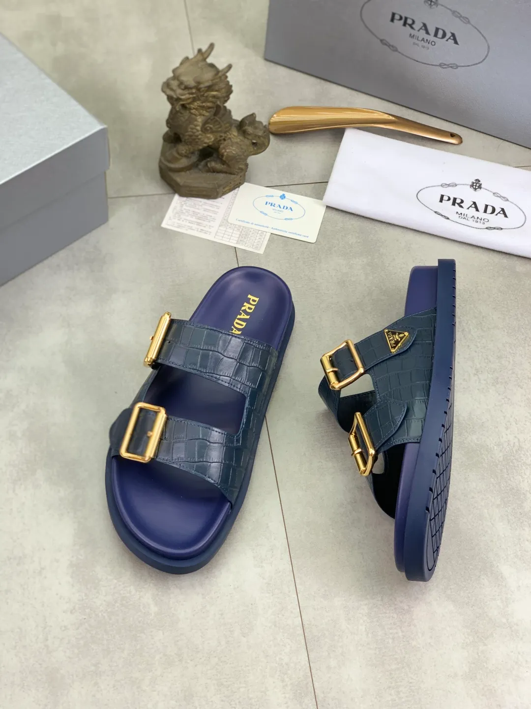 Men's shoes 💰P340💰【New style】🎁🎁🎁 PRADA Prada's new casual slippers, original official website, perfect workmanship, transmitting a kind of noble luxury, sublimating its definition of luxury in Prada's high-end extraordinary craftsmanship. Original combination outsole, code number: 38-44 (45 customized) Multiple colors 🉑️ to choose from